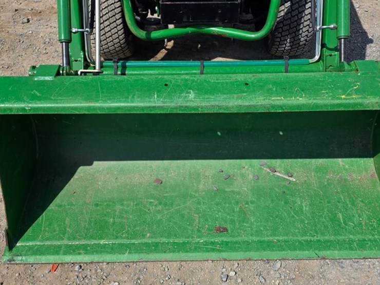 2014-john-deere-1025r-image-24