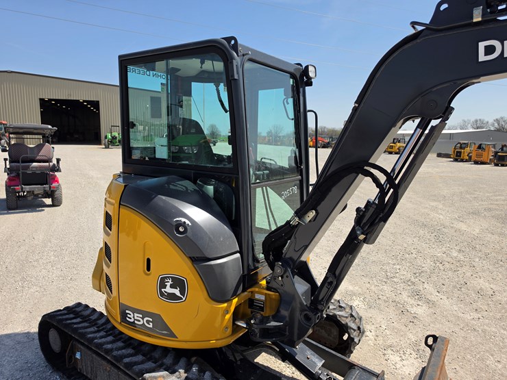 2022-deere-35g-image-22