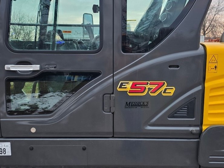 2020-new-holland-e57c-image-29