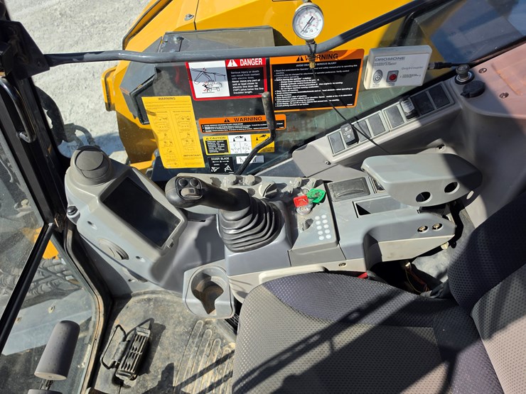 2018-deere-85g-image-10