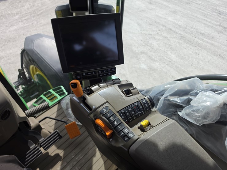 2021-john-deere-7r-210-image-18
