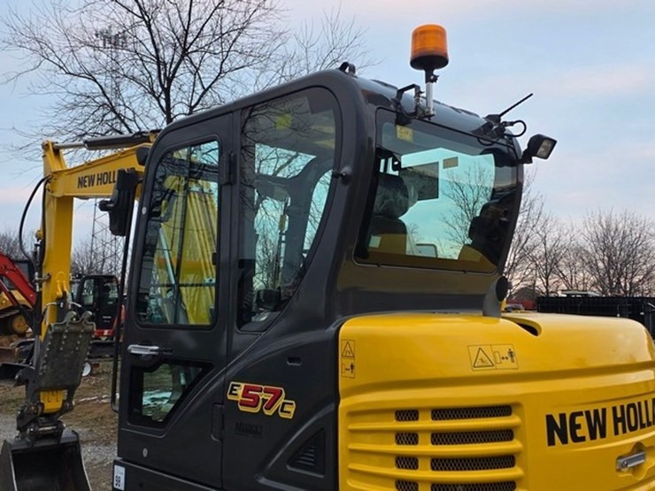 2020-new-holland-e57c-image-27