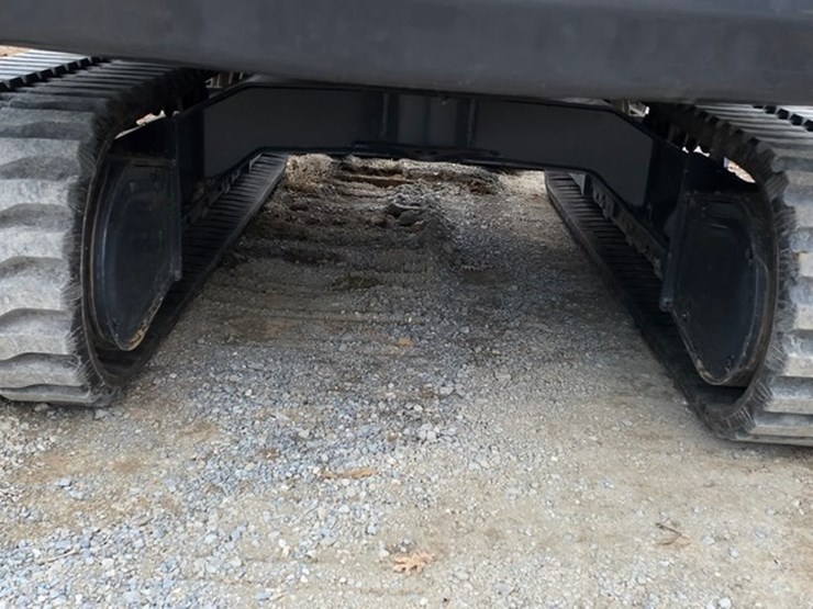 2020-new-holland-e57c-image-23