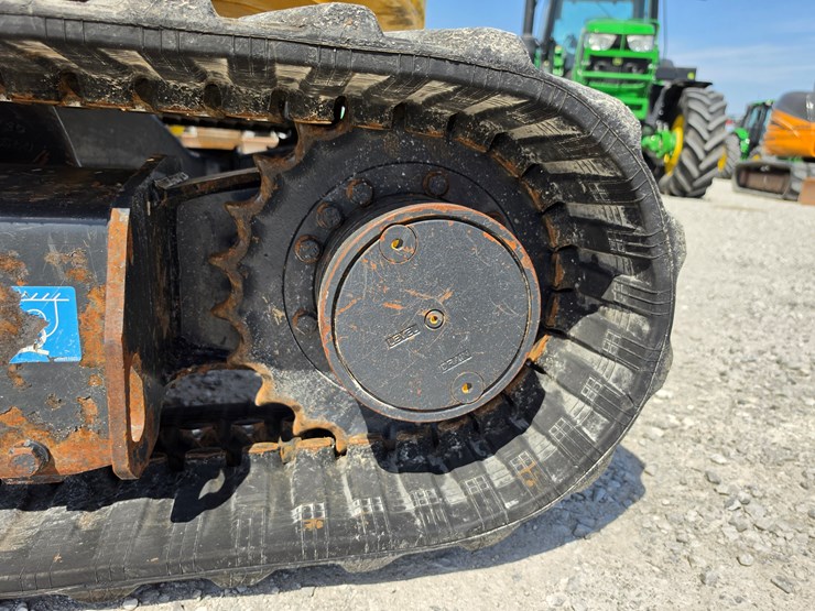 2022-deere-35g-image-14