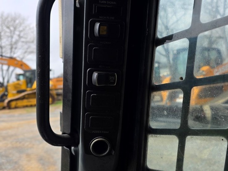 2010-new-holland-c185-image-55