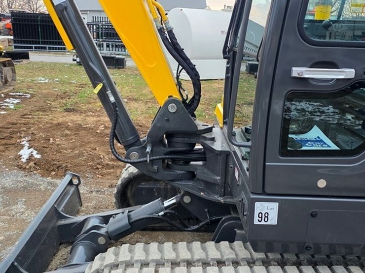 2020-new-holland-e57c-image-33