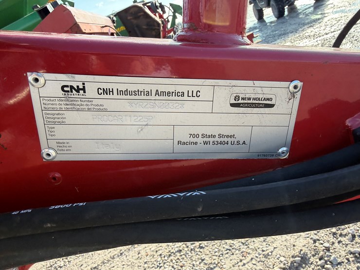 2025-new-holland-1225-image-9