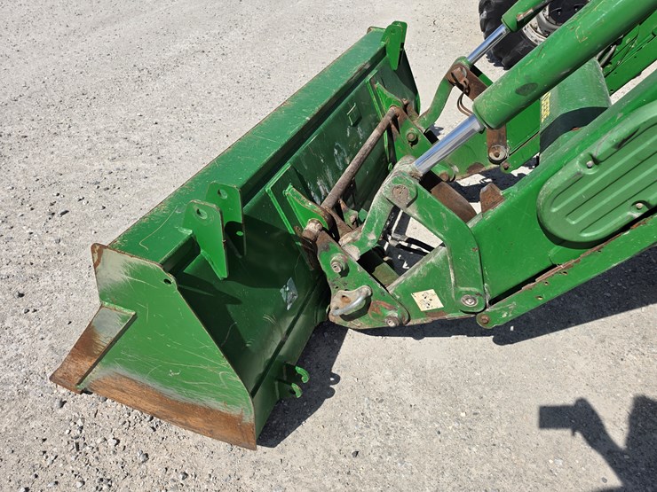 2016-john-deere-6110r-image-6