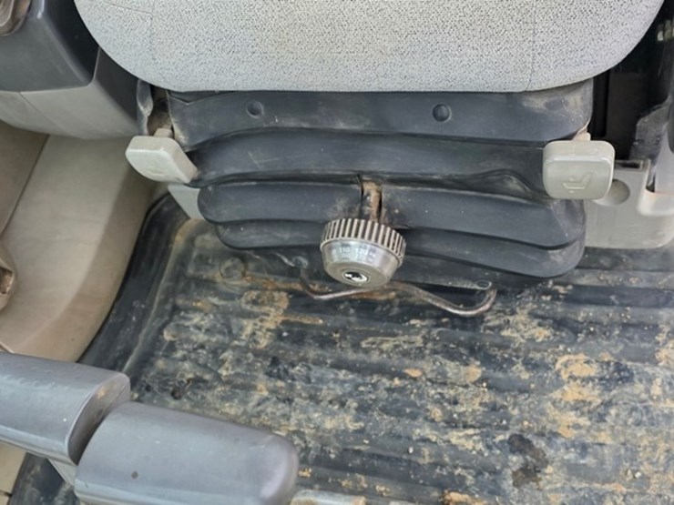 2012-deere-200d-lc-image-74