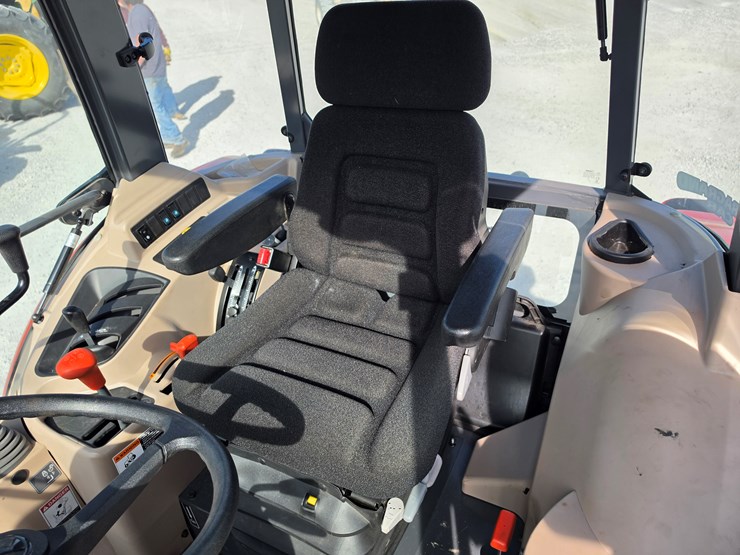 2022-kubota-m7060-image-12