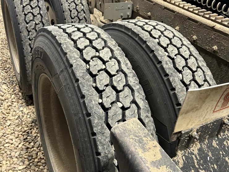 1996-kenworth-t600-image-8