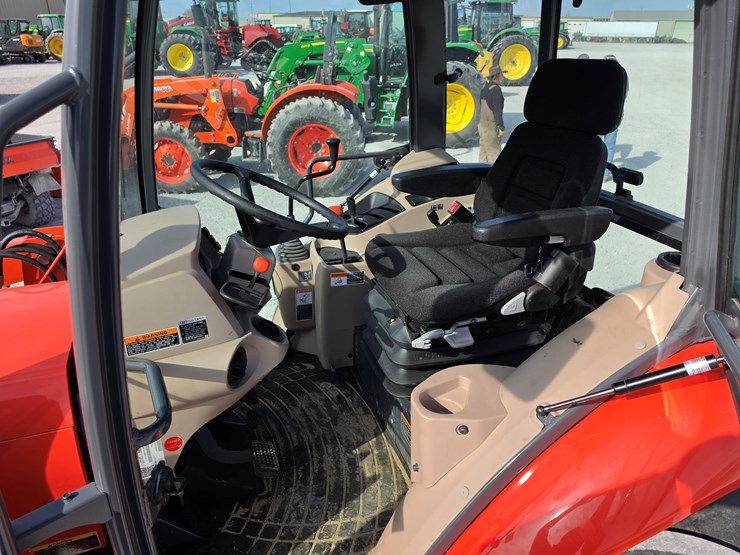 2022-kubota-m7060-image-11