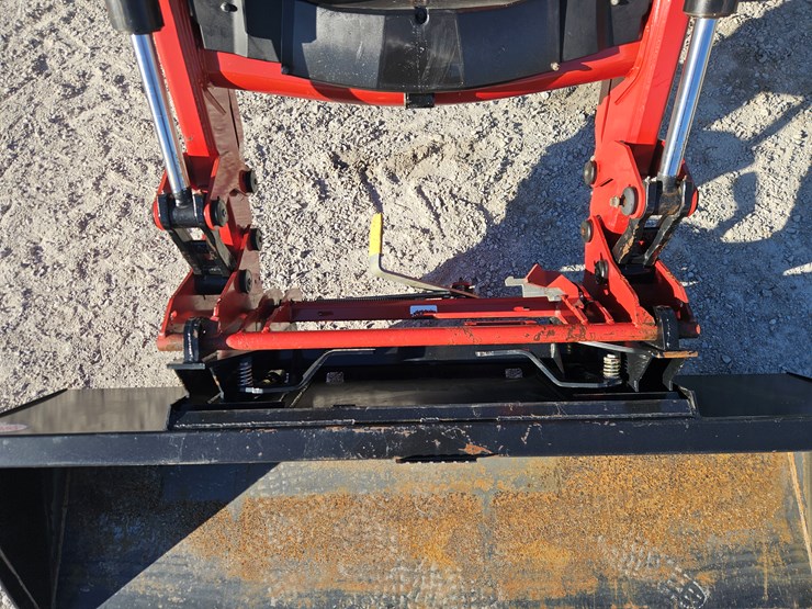 2012-case-ih-farmall-125a-image-5