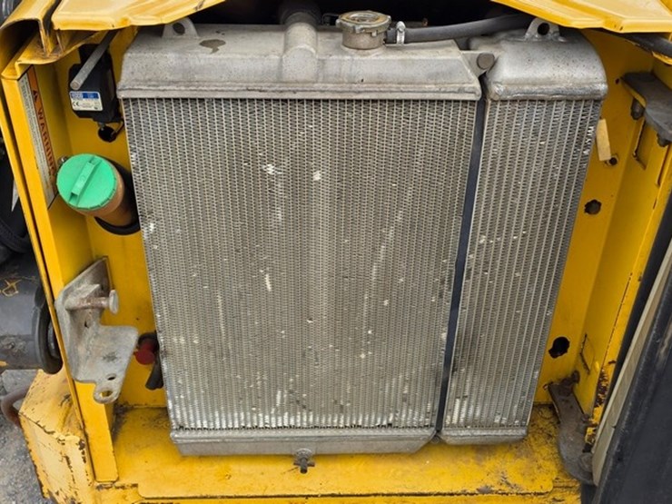 2008-new-holland-c185-image-40