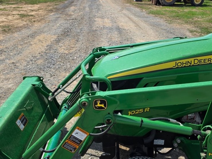2014-john-deere-1025r-image-21