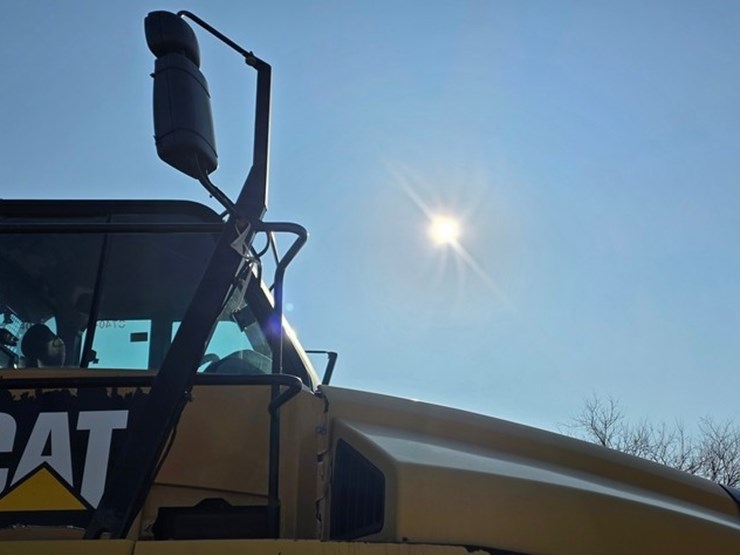 2014-caterpillar-740b-image-54