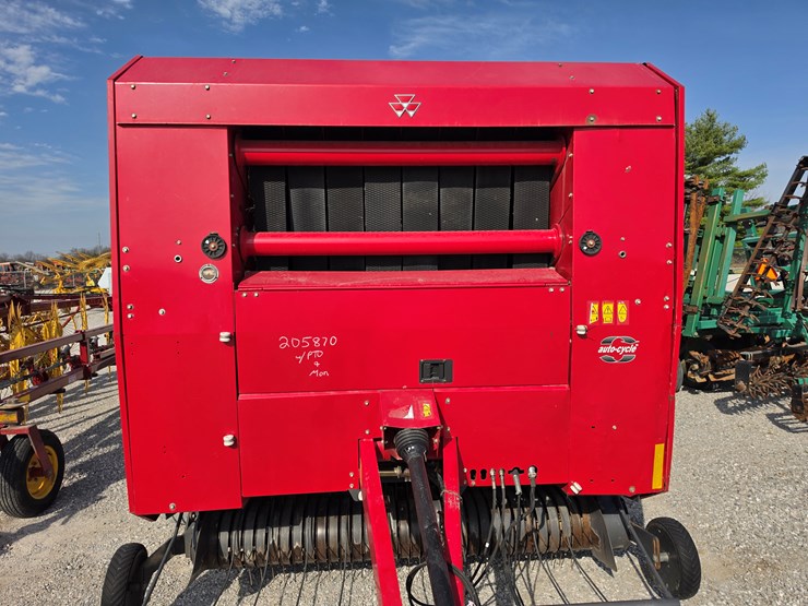 2012-massey-ferguson-2856a-image-3