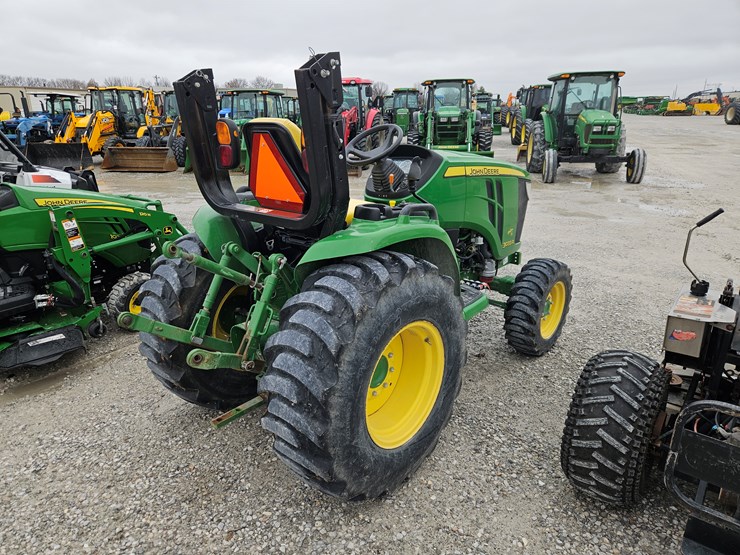 2017-john-deere-3033r-image-14