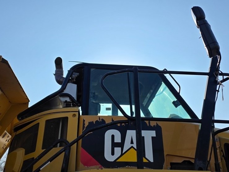 2014-caterpillar-740b-image-51