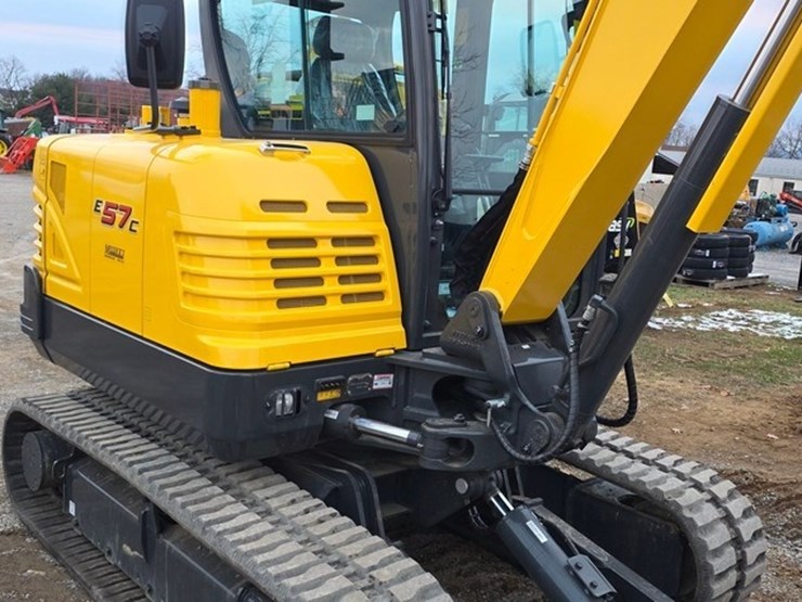 2020-new-holland-e57c-image-12