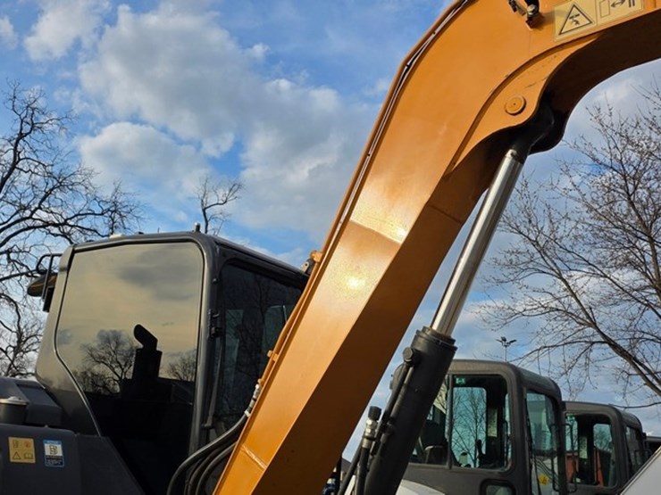 2021-case-cx80c-image-13