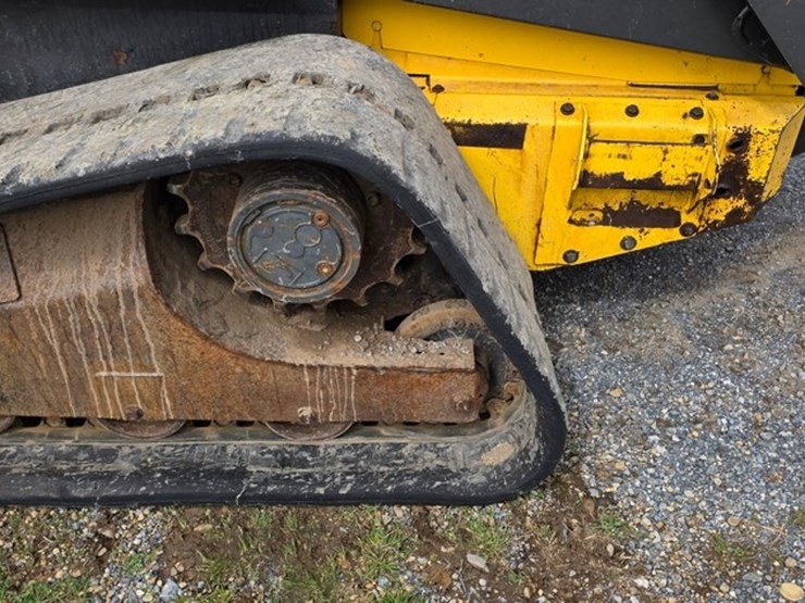 2010-new-holland-c185-image-24