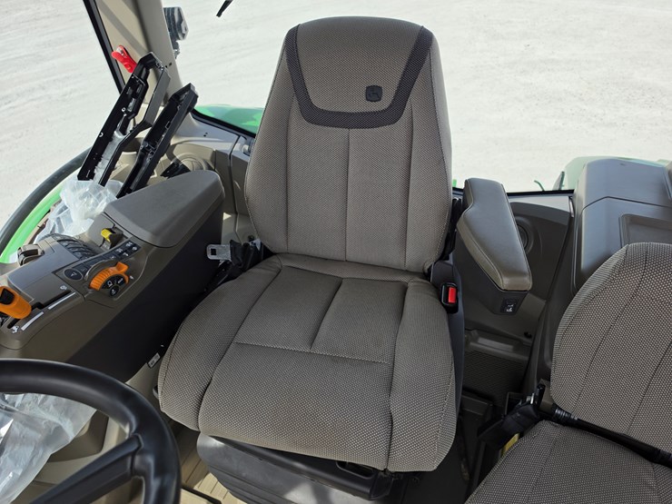 2021-john-deere-7r-210-image-16
