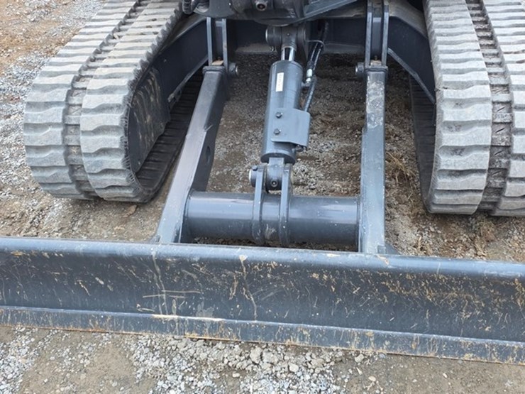 2020-new-holland-e57c-image-38