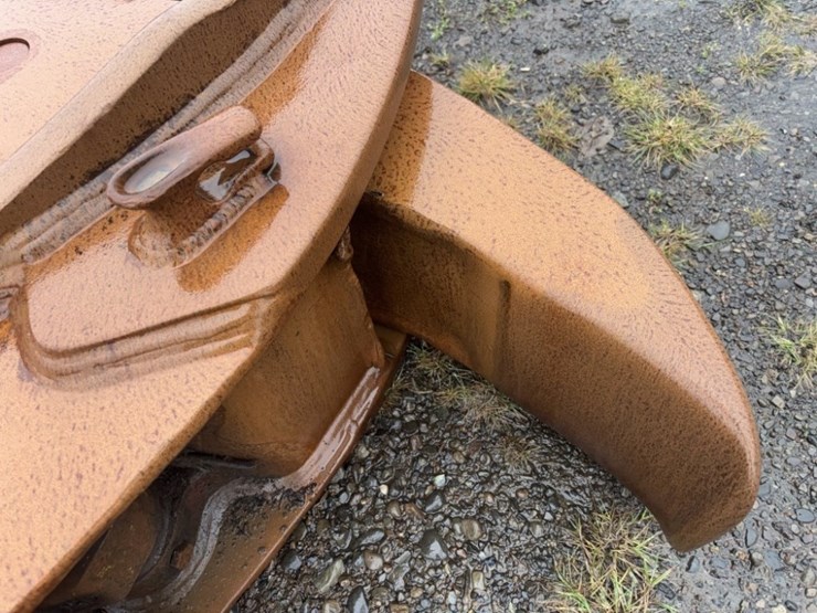 young-log-grapple-image-5