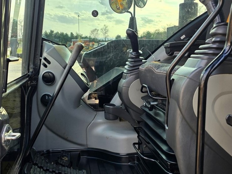 2021-case-cx80c-image-62