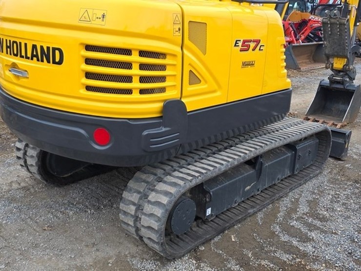 2020-new-holland-e57c-image-21