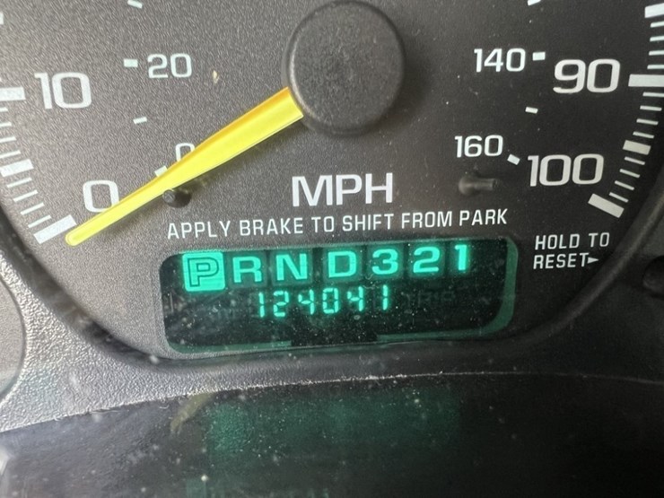 2001-chevrolet-suburban-image-27