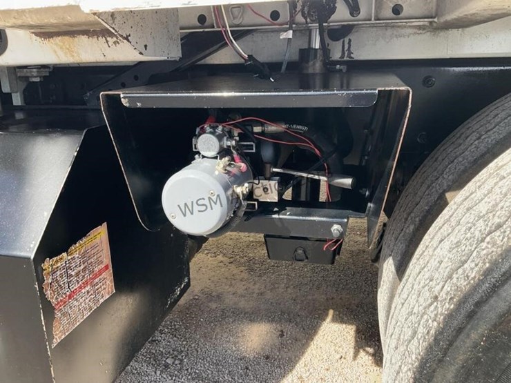 2014-peterbilt-320-image-12