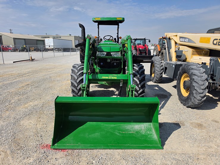 2017-john-deere-6110m-image-2