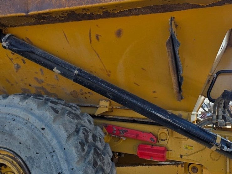 2014-caterpillar-740b-image-42