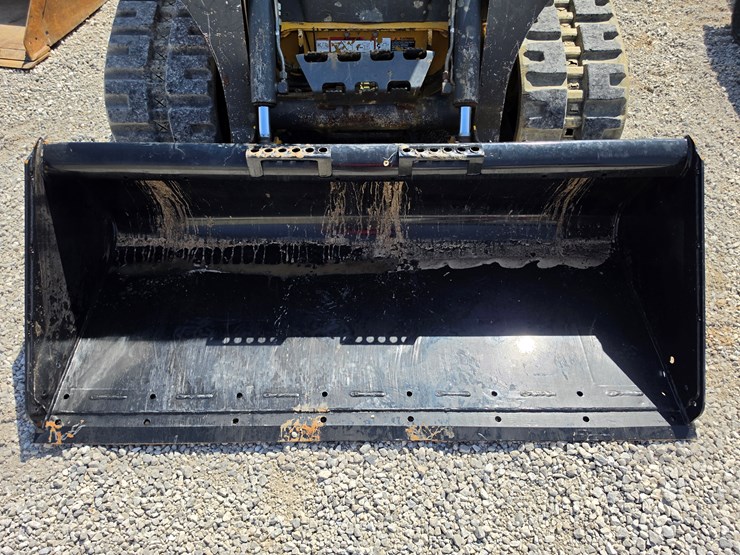 2015-deere-323e-image-3