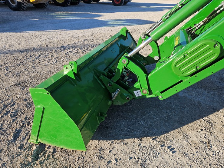 2024-john-deere-6175m-image-6