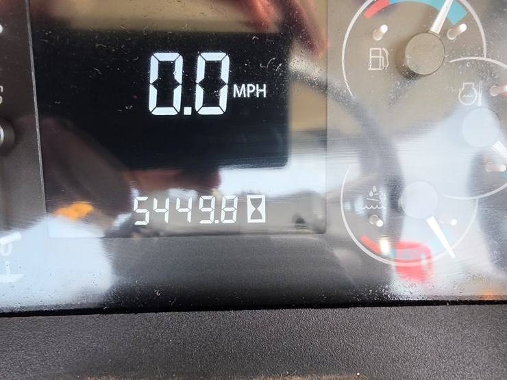 2016-john-deere-5100e-image-17