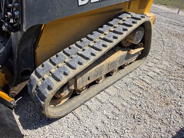 2015-deere-323e-image-14