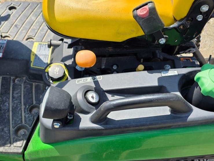 2014-john-deere-1025r-image-32