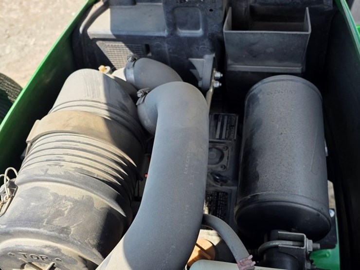 2014-john-deere-1025r-image-29