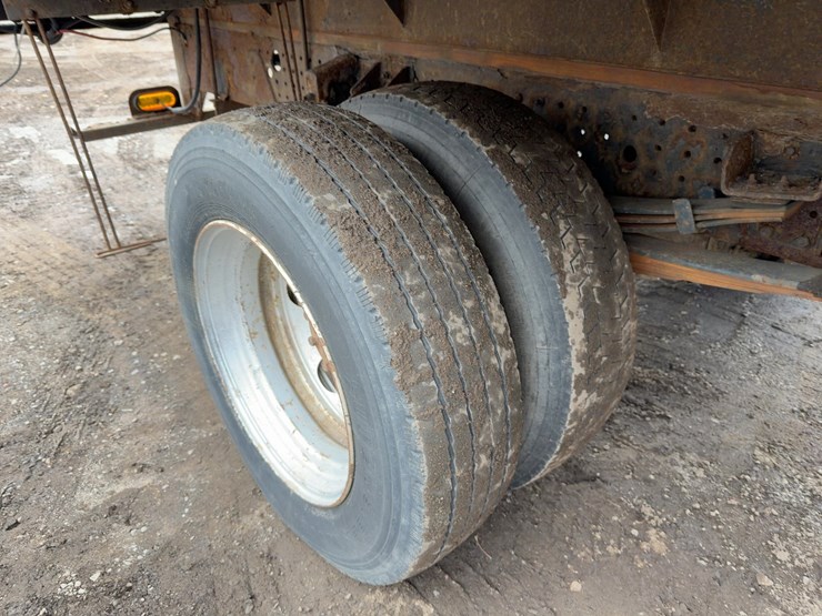 2014-mitsubishi-fuso-fe160-image-12