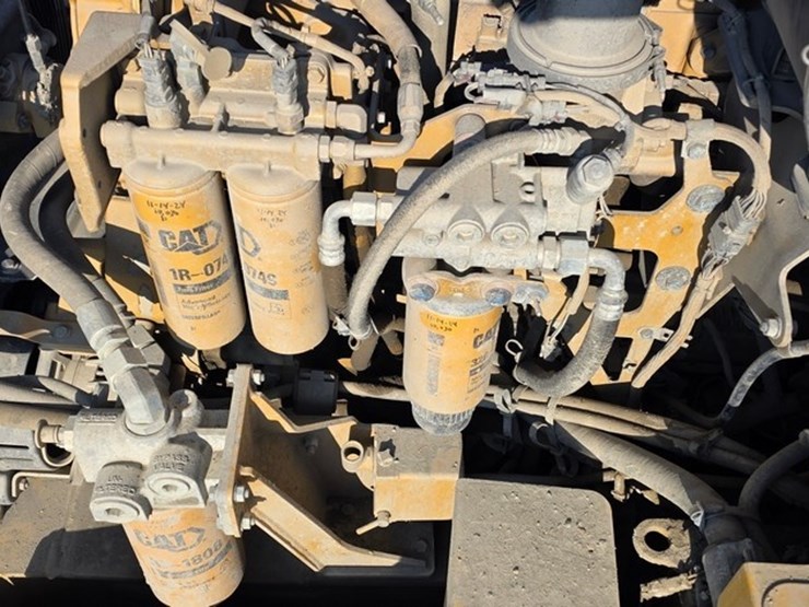 2014-caterpillar-740b-image-61