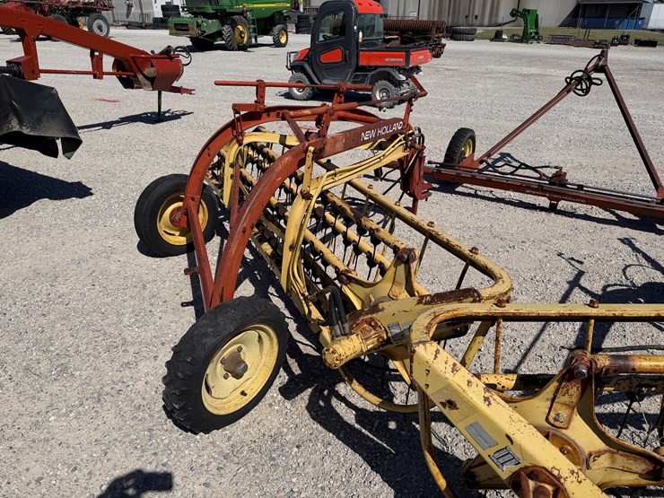 new-holland-258-image-8