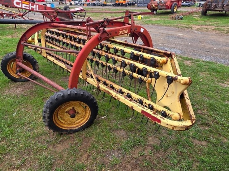 new-holland-258-image-4