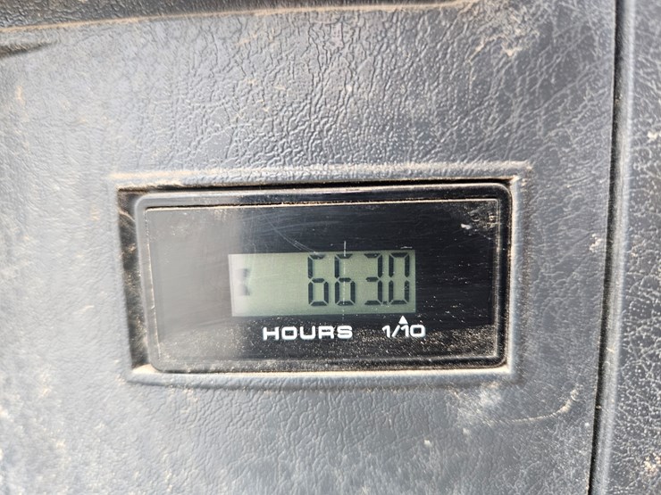 2022-case-cx57c-image-12