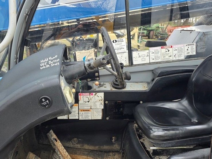 2011-genie-gth844-image-39