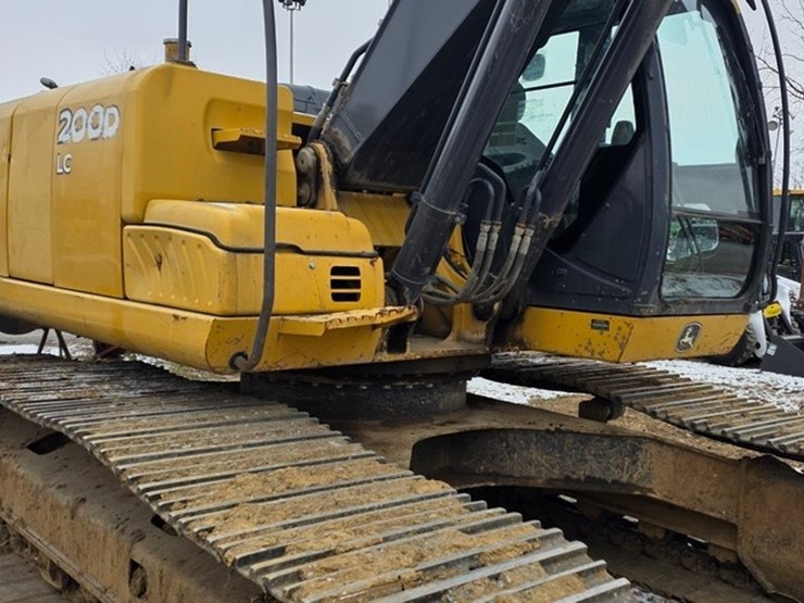 2012-deere-200d-lc-image-12