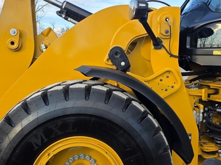 2024-caterpillar-930-image-13