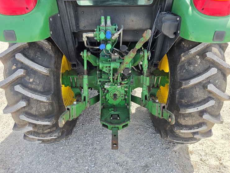 2016-john-deere-5100e-image-9